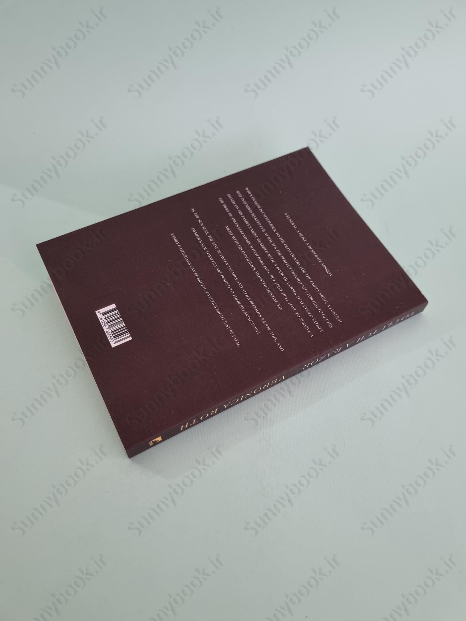 To Clutch a Razor (Curse Bearer 2) main 1 5