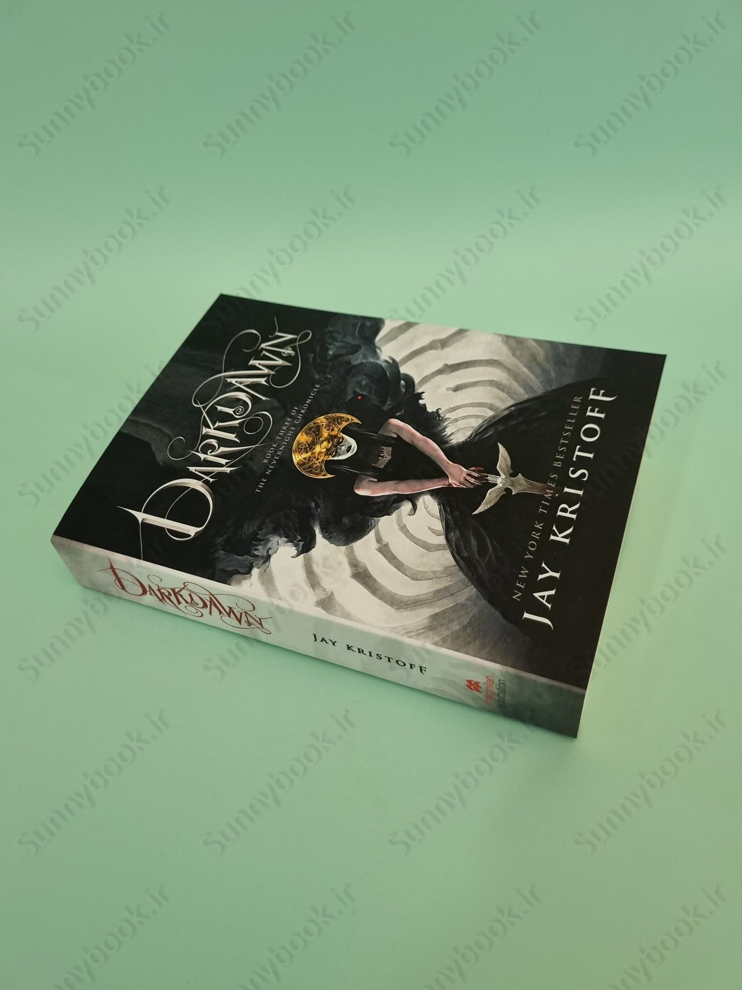 Darkdawn (The Nevernight Chronicles 3) main 1 3