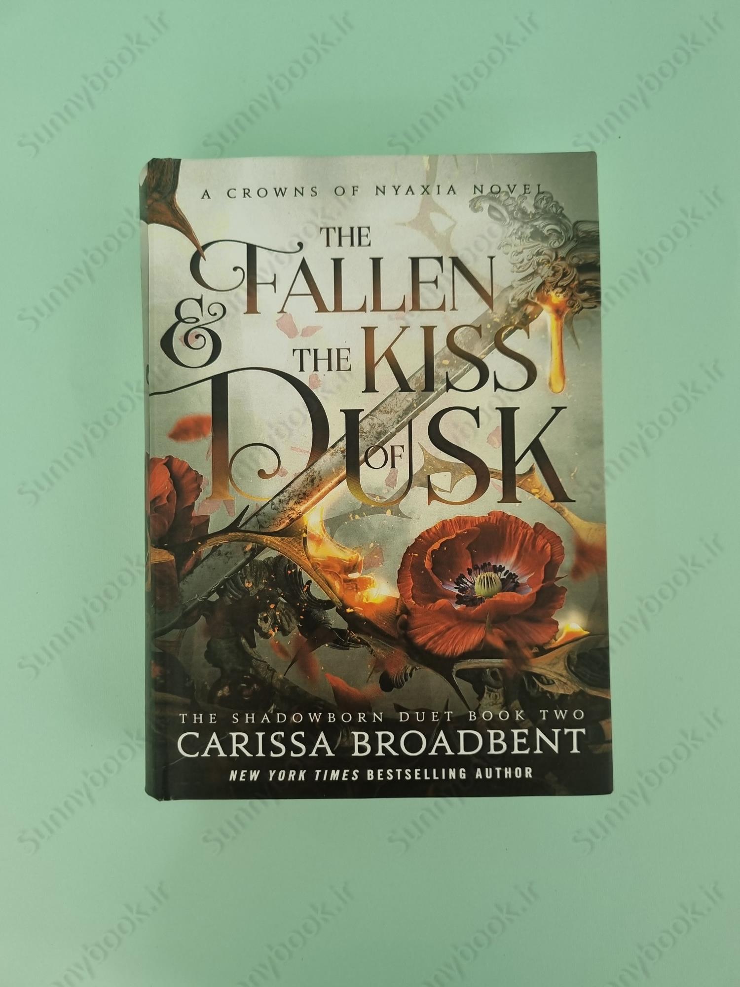 The Fallen and the Kiss of Dusk (Crowns of Nyaxia Book 4) main 1 2
