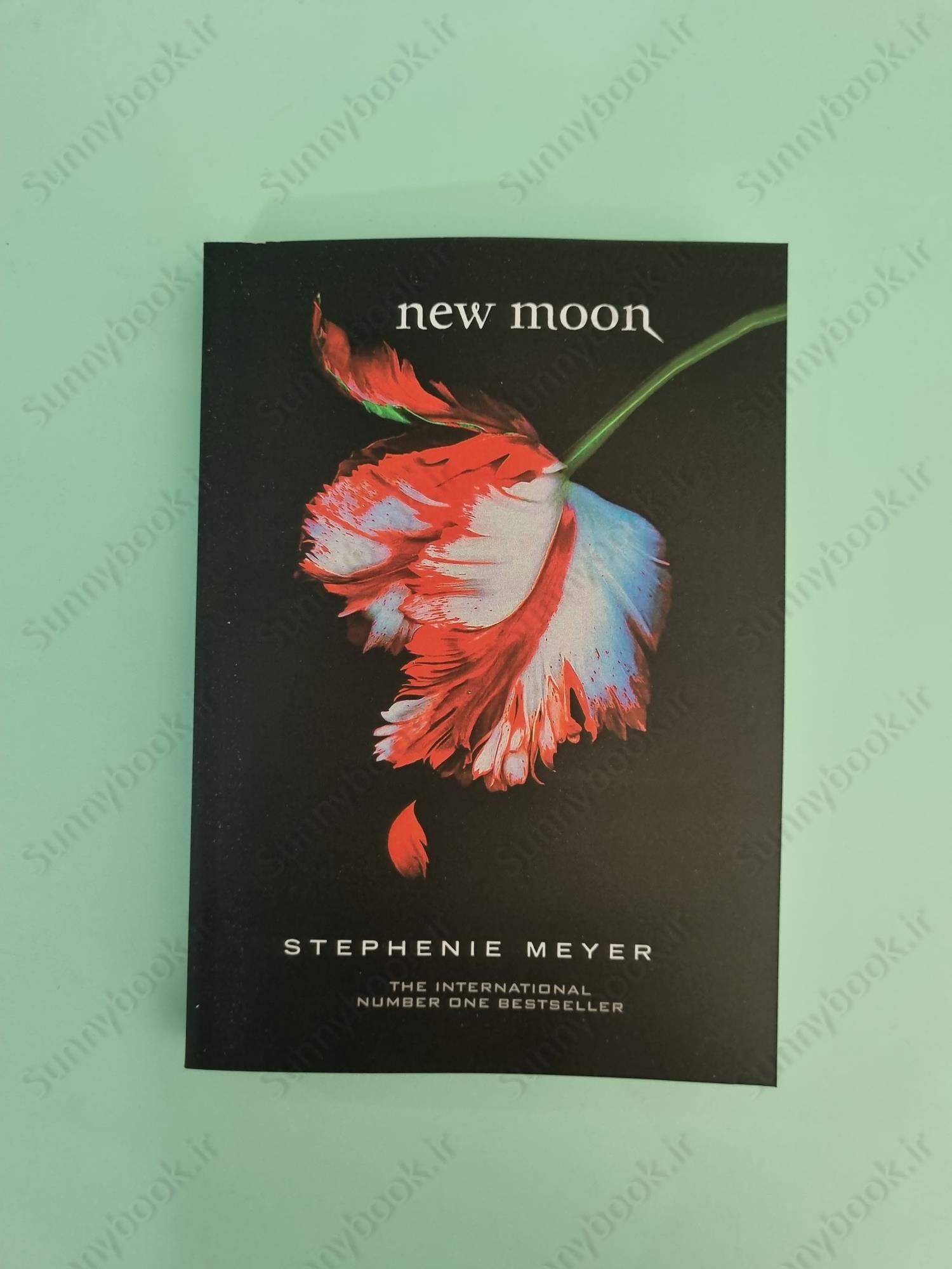 New Moon (The Twilight Saga 2) main 1 2