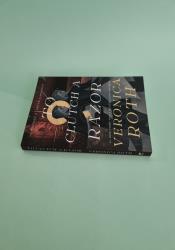 To Clutch a Razor (Curse Bearer 2) To Clutch a Razor (Curse Bearer 2) thumb 2 4