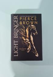 Light Bringer: A Red Rising Novel thumb 1 2