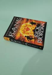 The Throne of Fire (The Kane Chronicles, Book 2) thumb 2 3