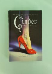Cinder (The Lunar Chronicles 1) thumb 1 2