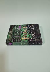 A Heart So Fierce and Broken (Cursebreakers 2) A Heart So Fierce and Broken (Cursebreakers 2) thumb 2 4
