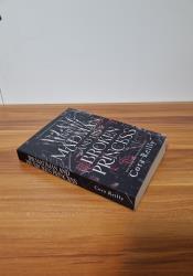 The Madman and His Broken Princess thumb 1 3